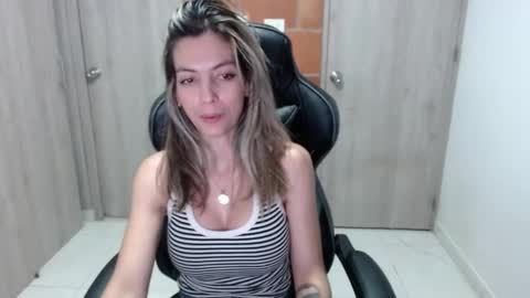 Snapshot of milacoxx8819 chatting on 03.02.25 milacoxx8819 online show from 03.02.25