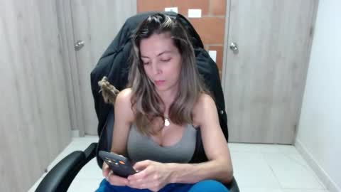 Snapshot of milacoxx8819 chatting on 03.07.25 milacoxx8819 online show from 03.07.25