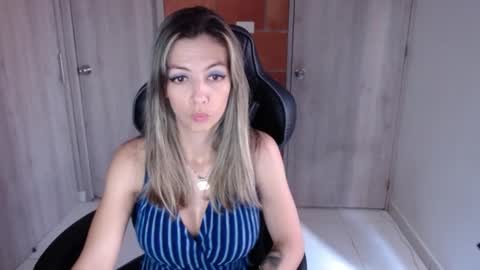 Snapshot of milacoxx8819 chatting on 03.08.25 milacoxx8819 online show from 03.08.25