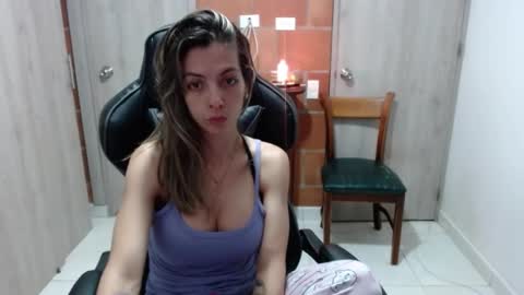 Snapshot of milacoxx8819 chatting on 03.11.25 milacoxx8819 online show from 03.11.25