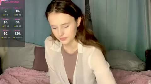 Snapshot of milaelin chatting on 06.15.26 Mila online show from 06.15.26