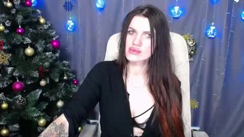 Snapshot of milaloona chatting on 12.27.24 Milaloona online show from 12.27.24