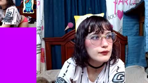 Snapshot of milalunala chatting on 09.12.25 Mila-Lunala online show from 09.12.25