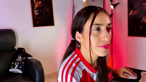 Snapshot of milan_roux chatting on 06.22.26 Milane online show from 06.22.26