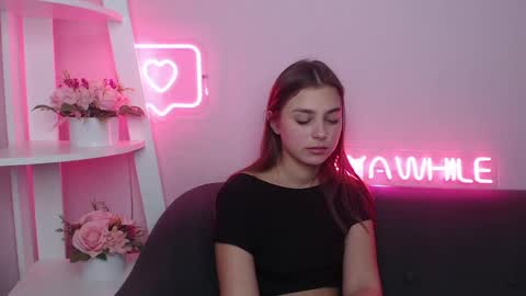 Snapshot of milanaangelas chatting on 02.23.25 milanaangelas online show from 02.23.25