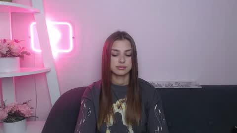 milanaangelas online show from 11.23.25