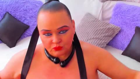 Snapshot of milanabiegert chatting on 02.17.25 Lana online show from 02.17.25