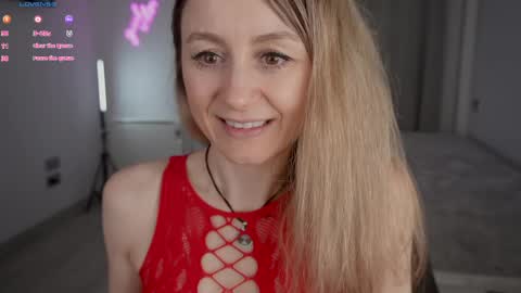 Snapshot of milanacamgirl chatting on 05.04.26 Milana online show from 05.04.26