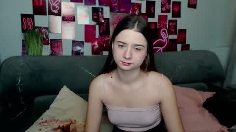 milanaroz online show from 10.16.25