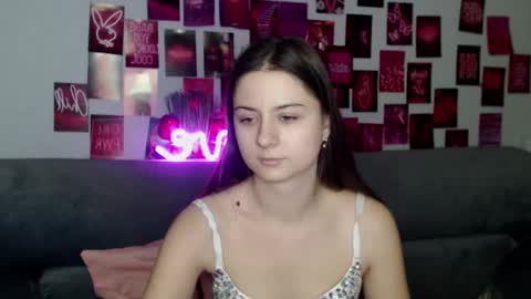 milanaroz online show from 11.17.25