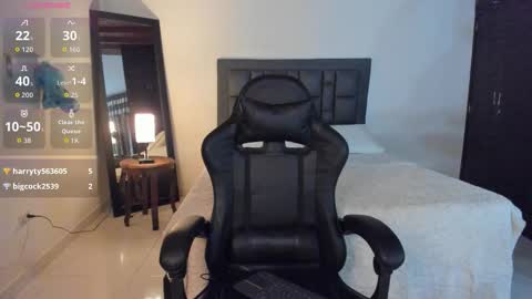 Mia online show from 11.15.25