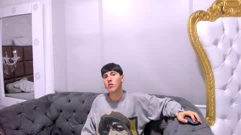 Snapshot of milanstone chatting on 11.20.25 milanstone online show from 11.20.25