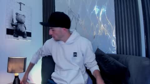 Snapshot of milanwhite_ chatting on 02.21.26 MILAN online show from 02.21.26