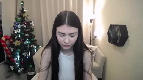 Snapshot of milasecretsss chatting on 12.17.25 milasecretsss online show from 12.17.25