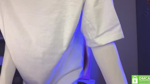 Snapshot of milaslovv chatting on 12.14.24 Mila online show from 12.14.24