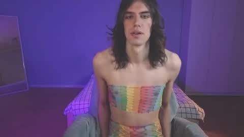 Snapshot of milaslovv chatting on 09.22.25 Mila online show from 09.22.25