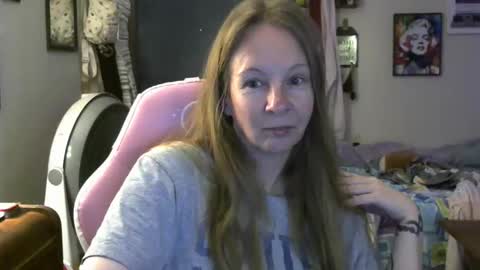 Snapshot of milastoned chatting on 04.21.26 Mila online show from 04.21.26