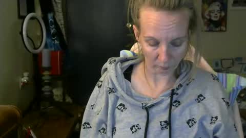 Snapshot of milastoned chatting on 05.16.26 Mila online show from 05.16.26