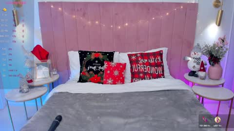 Snapshot of milavox chatting on 12.12.24 Mia online show from 12.12.24