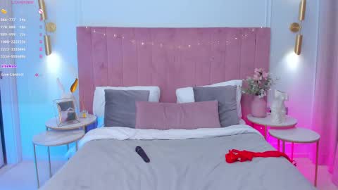 Snapshot of milavox chatting on 02.13.25 Mia online show from 02.13.25