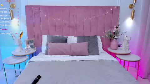 Snapshot of milavox chatting on 03.08.25 Mia online show from 03.08.25