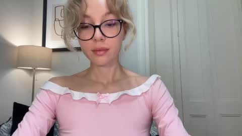 Mila online show from 11.11.25