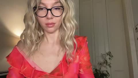 Snapshot of milayah chatting on 04.22.26 Mila online show from 04.22.26