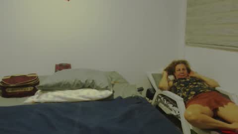 Snapshot of milchanell chatting on 03.09.25 milchanell online show from 03.09.25