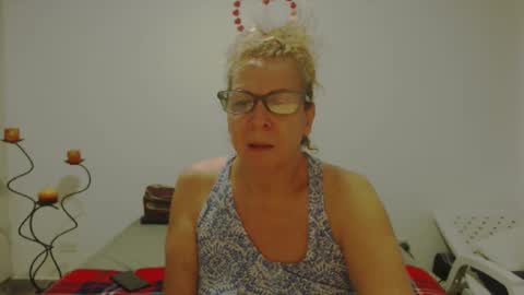 Snapshot of milchanell chatting on 03.11.25 milchanell online show from 03.11.25