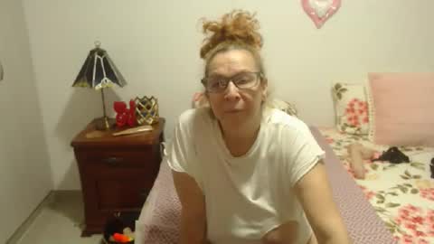 Snapshot of milchanell chatting on 09.10.25 milchanell online show from 09.10.25