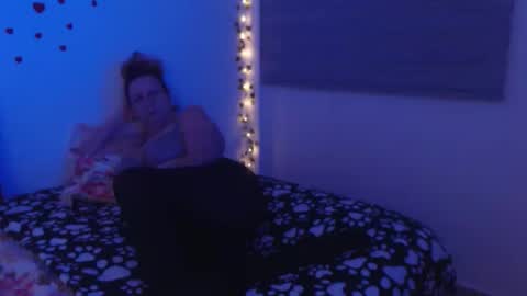 Snapshot of milchanell chatting on 09.26.25 milchanell online show from 09.26.25