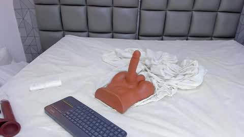 Snapshot of mile_u chatting on 01.27.25 Milena online show from 01.27.25