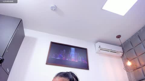 Snapshot of mile_u chatting on 01.30.25 Milena online show from 01.30.25