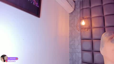 Snapshot of mile_u chatting on 09.30.25 Milena online show from 09.30.25