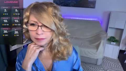 Snapshot of milena_whity chatting on 02.18.25 Milena online show from 02.18.25
