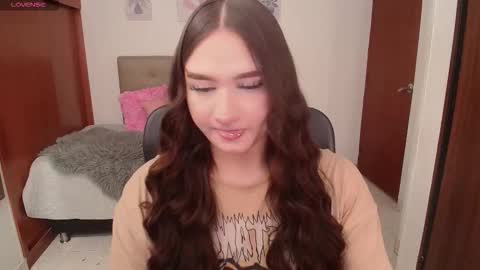 Snapshot of miley_baker chatting on 12.04.25 Miley online show from 12.04.25