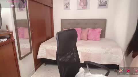 Snapshot of miley_baker chatting on 12.17.25 Miley online show from 12.17.25