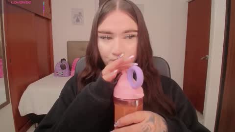 Snapshot of miley_baker chatting on 02.06.26 Miley online show from 02.06.26