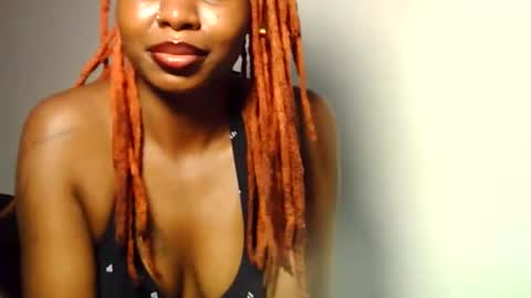 Snapshot of mileychan_ chatting on 12.19.25 mileychan online show from 12.19.25