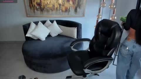 Miley Cruz  IG miley model23 online show from 10.29.25