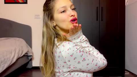 Snapshot of mileyy_cute chatting on 03.03.26 mileyy_cute online show from 03.03.26