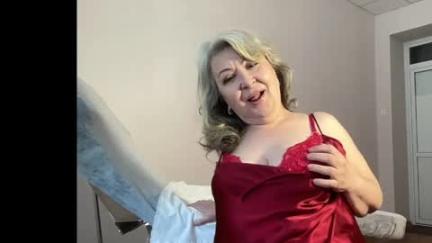 Snapshot of milf_charlotty chatting on 05.27.26 Charlotte online show from 05.27.26