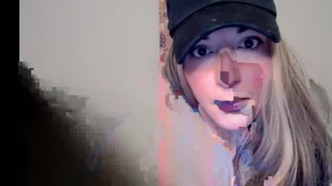 Snapshot of milfmonee chatting on 02.12.25 MILF Monee online show from 02.12.25