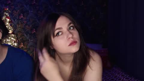 Stella and Neo online show from 12.20.25