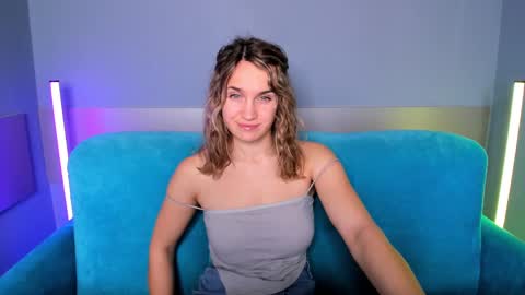 Snapshot of milkablond chatting on 12.24.24 milkablond online show from 12.24.24