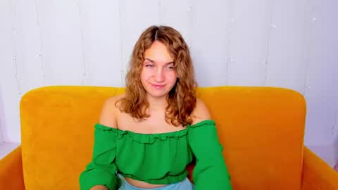 Snapshot of milkablond chatting on 12.29.24 milkablond online show from 12.29.24