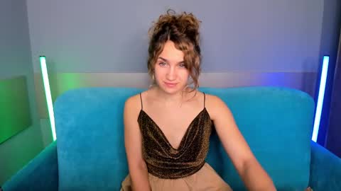 Snapshot of milkablond chatting on 01.14.25 milkablond online show from 01.14.25