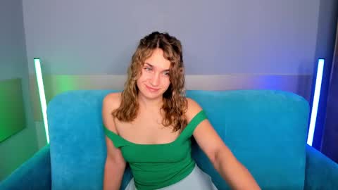 Snapshot of milkablond chatting on 01.15.25 milkablond online show from 01.15.25
