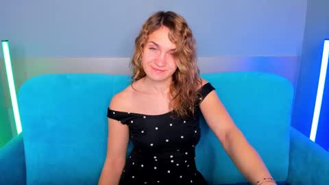 Snapshot of milkablond chatting on 02.04.25 milkablond online show from 02.04.25