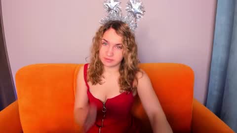 Snapshot of milkablond chatting on 02.14.25 milkablond online show from 02.14.25